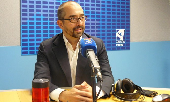 Paco Doblas En Los Estudios De Aragón Radio