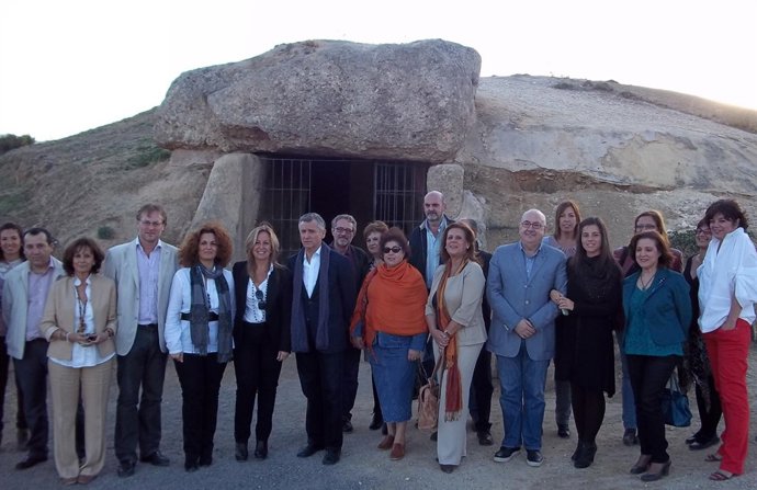 Trinidad Jiménez Visita Los Dólmenes De Antequera