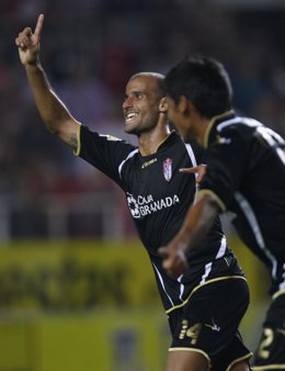 El Jugador Del Granada Moreno Mikel Rico 