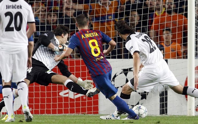 Andrés Iniesta Marca El 1-0 Ante El Viktoria