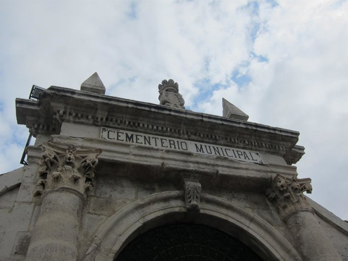Fachada Del Cementerio Vallisoletano De El Carmen