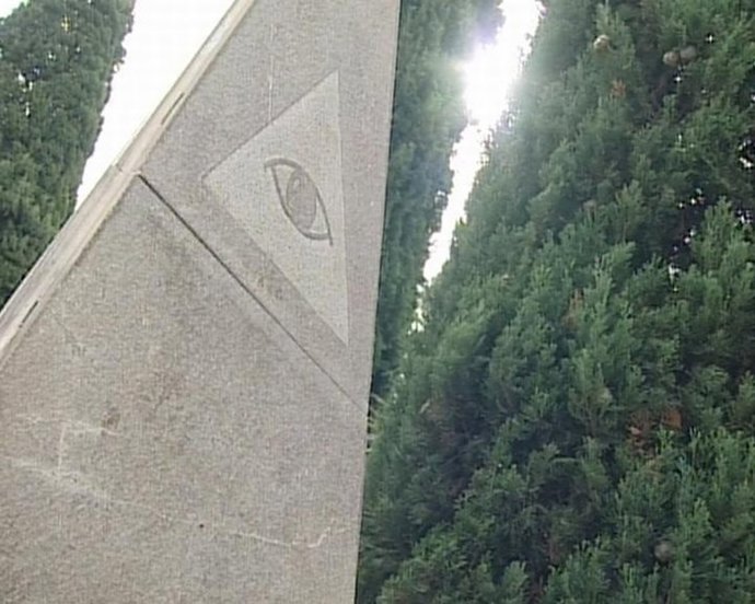 Una Lápida En El Cementerio De Buñol