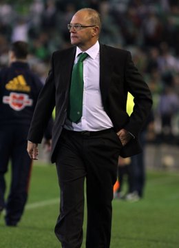 Pepe Mel, Durante Un Partido Del Betis