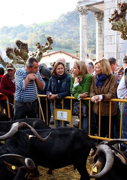 Madrazo Y Salmón Acuden A La Feria De Todos Los Santos De Arredondo