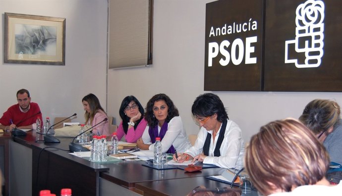 Trinidad Muñoz Durante Reunión