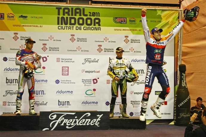 Toni Bou Celebra El Triunfo En Girona