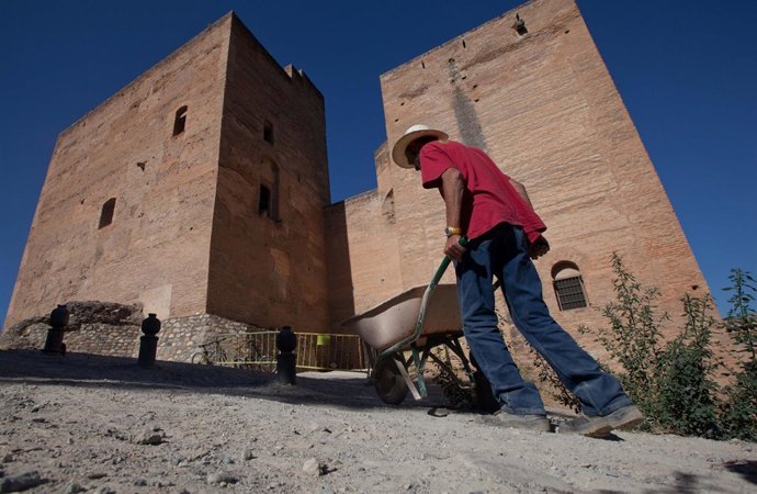 Intervención Arqueológica En Las Torres Bermejas