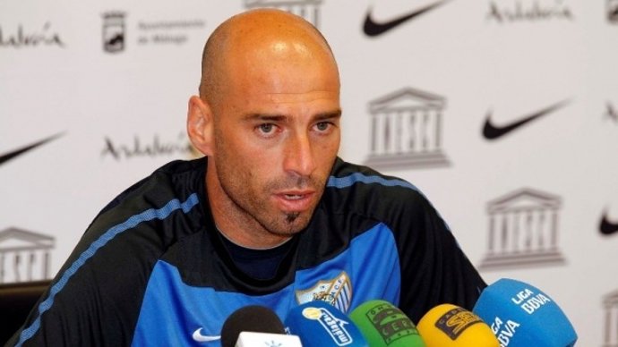 Caballero Durante Una Rueda De Prensa