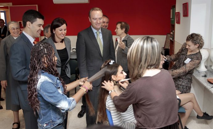 Fabra, En La Visita Al Centro Laura Vicuña De Torrent