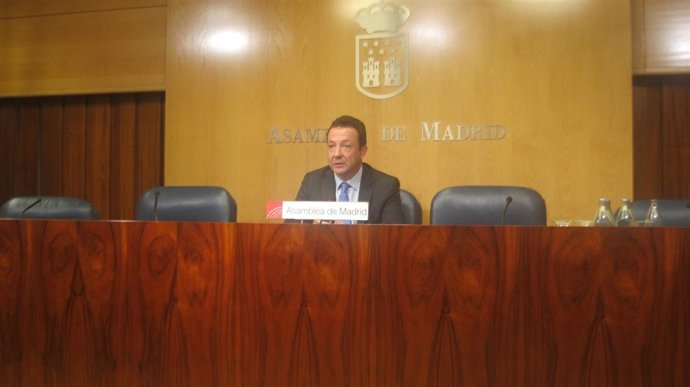 Íñigo Henríquez De Luna En Rueda De Prensa En La Asamblea De Madrid