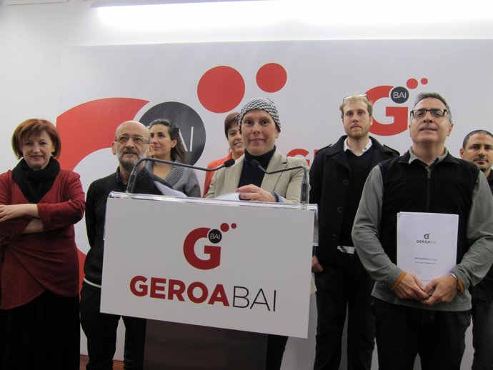 Uxue Barkos Junto A Otros Candidatos De Geroa Bai.