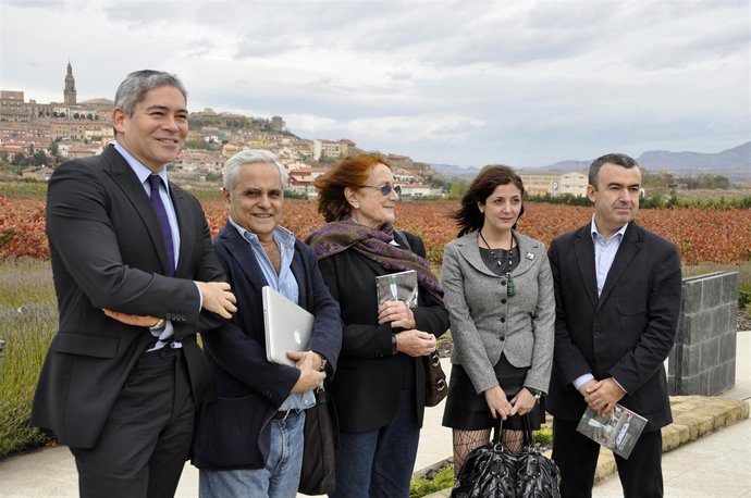 Izaguirre, Silva, Cruz, Espido Y Regas En Dinastía Vivanco