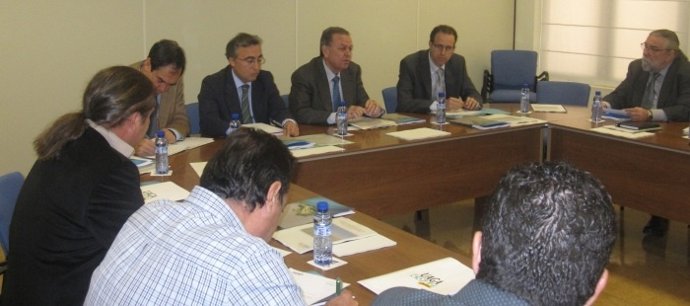 El Consejero Durante La Reunión 