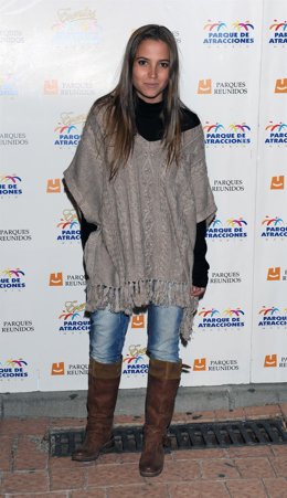 Ana Fernández En El Parque De Atracciones