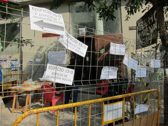 Fachada Edificio Okupado De Nou Barris