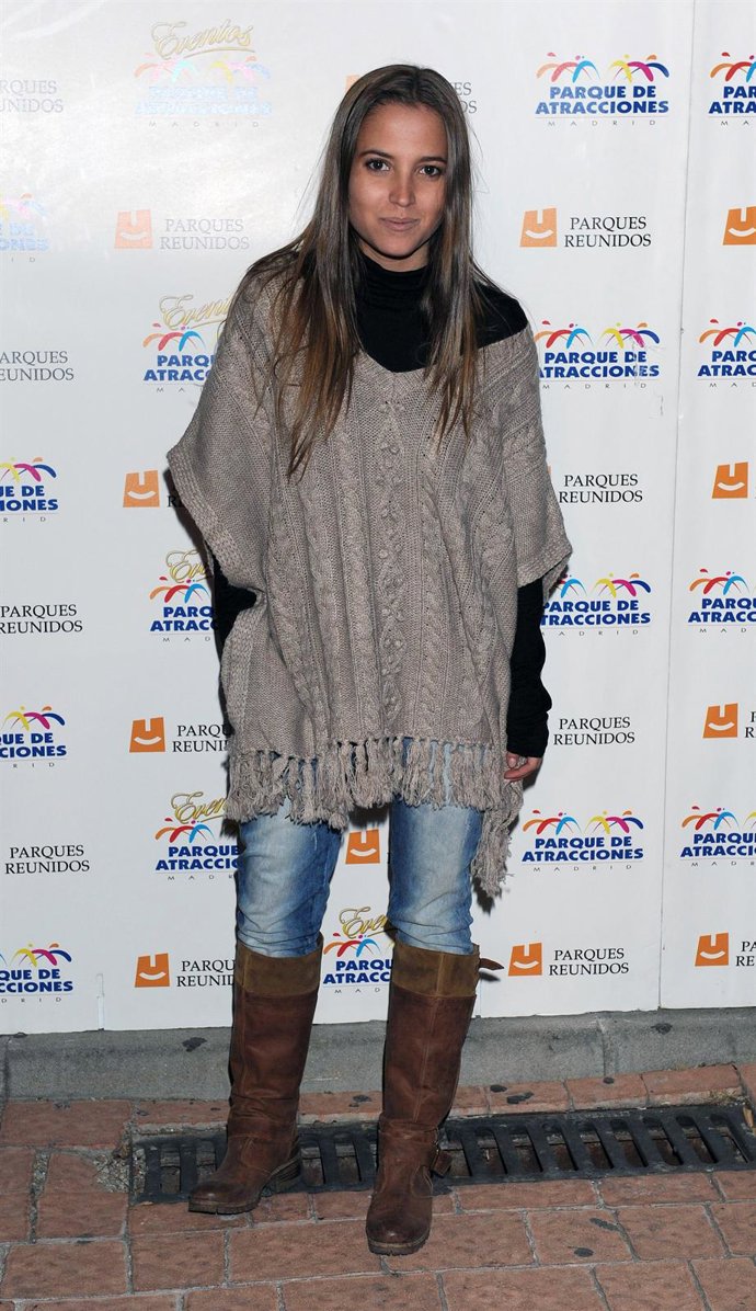 Ana Fernández En El Parque De Atracciones