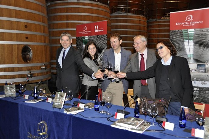 'Una Copa Para Dos: Relatos De Mujer Y Vino'