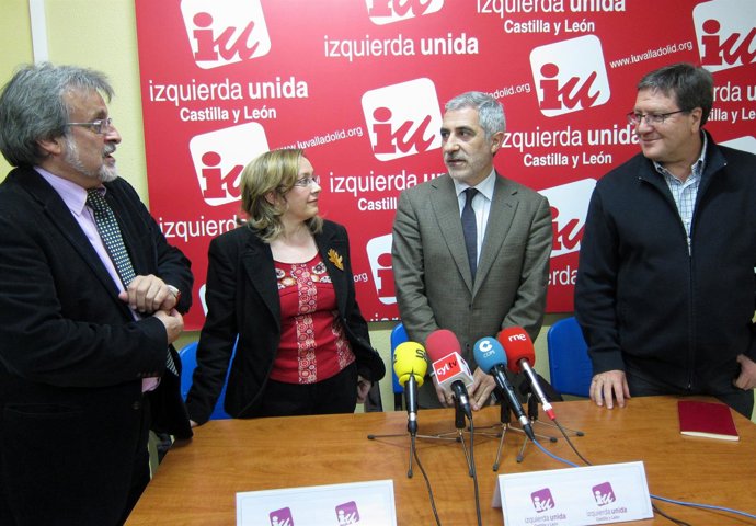 Llamazares Junto A Los Candidatos De IU Y El Coordinador En Cyl
