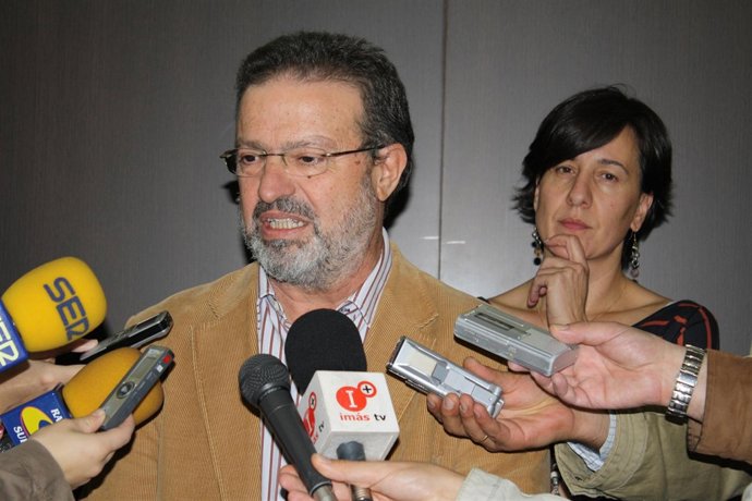 De Lara Atiende A Los Medios