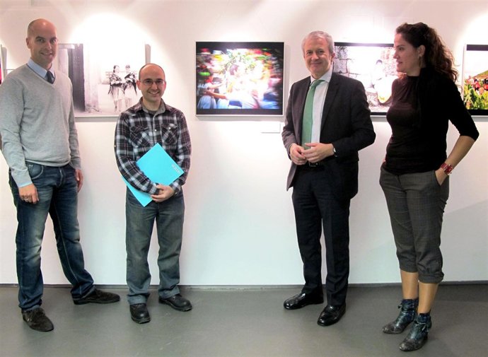 Del Río Entrega El Primer Premio A Ángel Benito