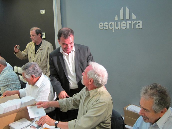 A.Bosch Saluda A Los Voluntarios De La Campaña De ERC-Catalunya Sí