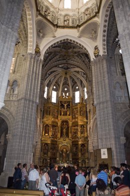 Visitantes En La Catedral De Tarazona