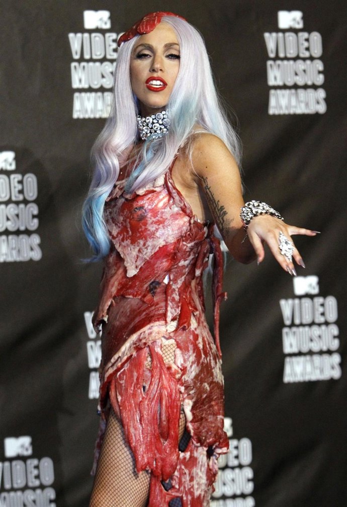 Lady Gaga Con El Vestido De Carne 