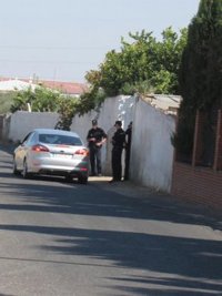 La Unidad de Subsuelo de la Policía se suma a las labores de búsqueda de los dos menores en la finca de Córdoba