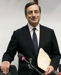 Draghi supera con 'notable alto' su debut al frente del BCE