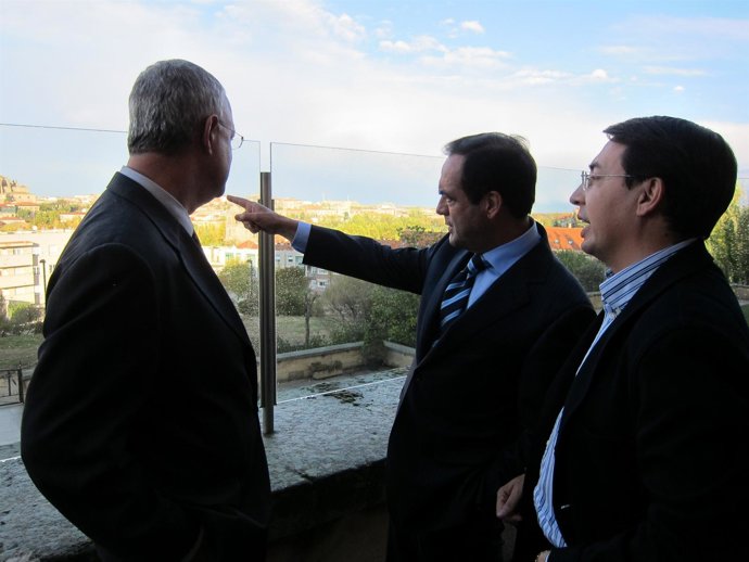 Bono Junto A Caldera Y Pablos