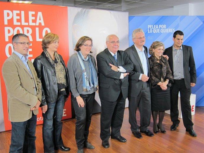 Pegada De Carteles Del PSOE De Asturias De Cara Al 20N