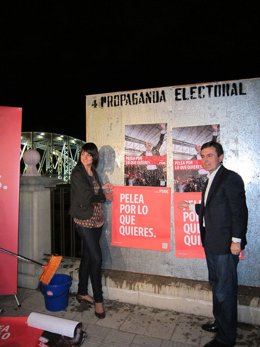 Veracruz Y Saura, En La Pega De Carteles