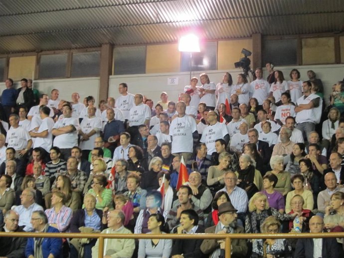Protesta De Trabajadores De Teka En Alcalá En Un Acto De Rubalcaba 