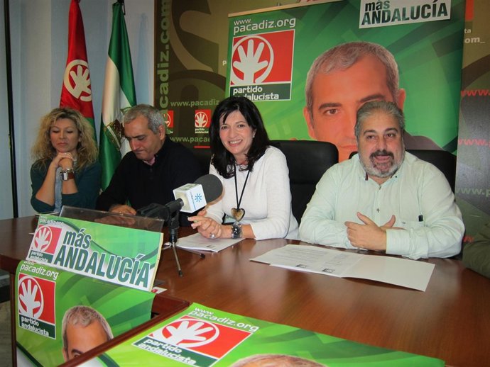 Pilar González Junto A Antonio Jesús Riuiz En Cádiz