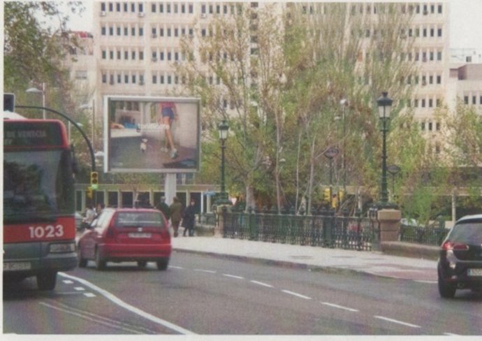 Cartel En Puente América