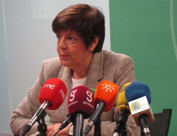 La Consejera De Obras Públicas Y Vivienda, Josefina Cruz Villalón