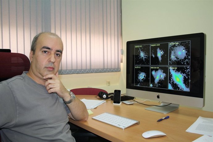 Profesor José A. Muñoz, Del Departamento De Astronomía Y Astrofísica De La UV