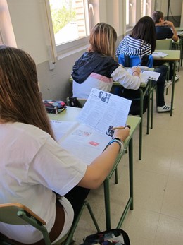 Estudiantes En Aulas
