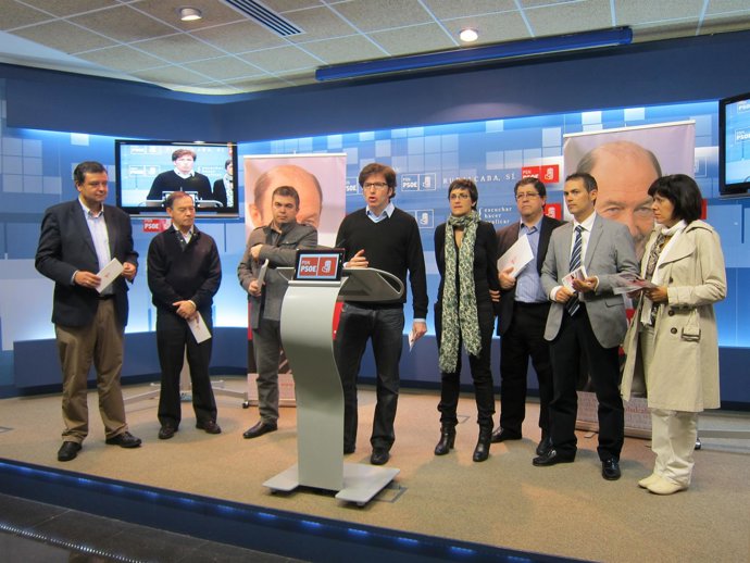 Mitín Expres Del PSN En La Sede Socialista.