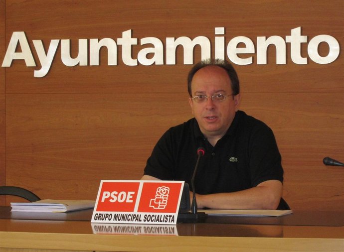 El Concejal Del PSOE Carlos Navajas