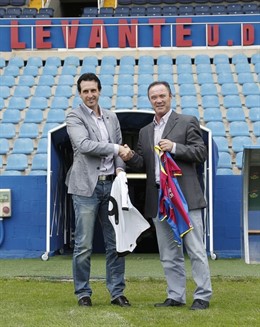 El Entrenador Del Valencia Emery Y El Del Levante Juan Ignacio Martínez