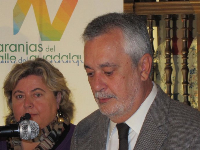 Griñán Junto A La Consejera Andaluza De Agricultura Y Pesca, Clara Aguilera