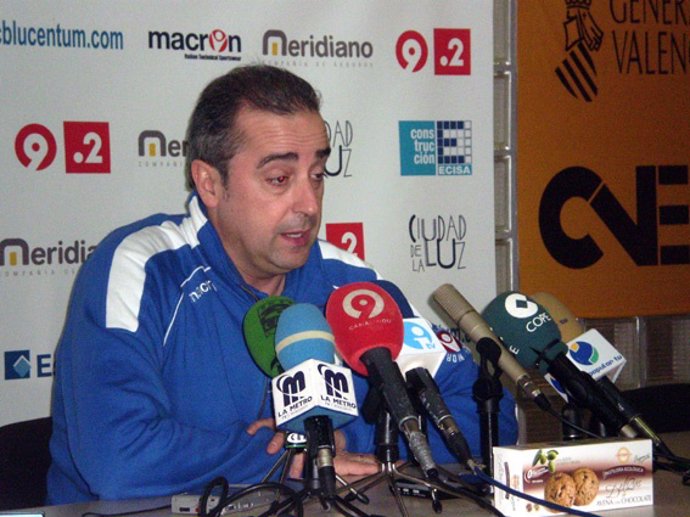 El entrenador del Meridiano Alicante, Txus Vidorreta