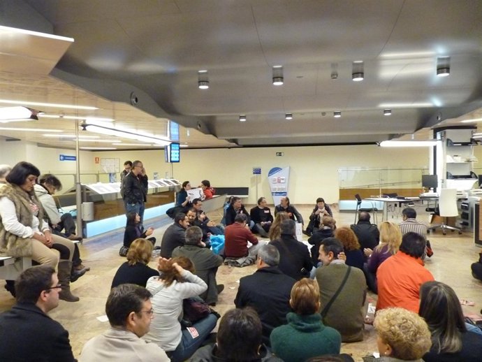  Sindicatos en sede Novagalicia Banco en Vigo.