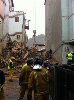 Labores De Búsqueda Del Anciano Tras Derrumbe De Edificio.