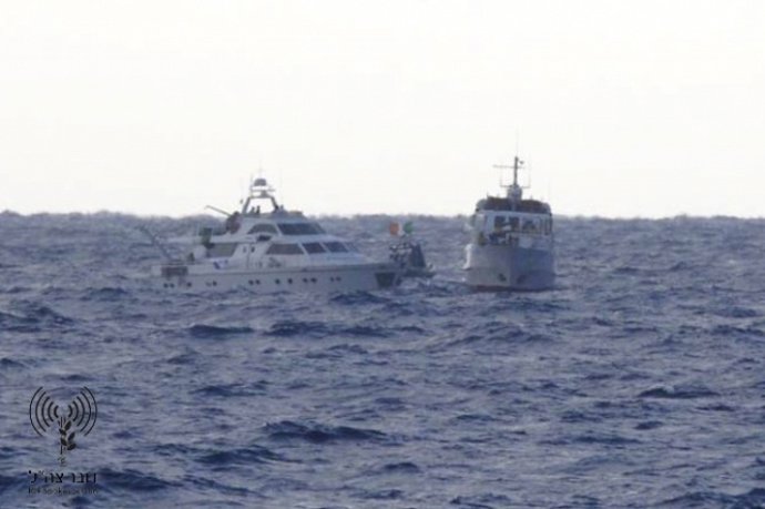 Soldados Israelíes Abordan La Flotilla