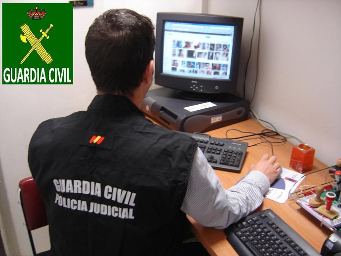 Agente De La Policía Judicial De La Guardia Civil.