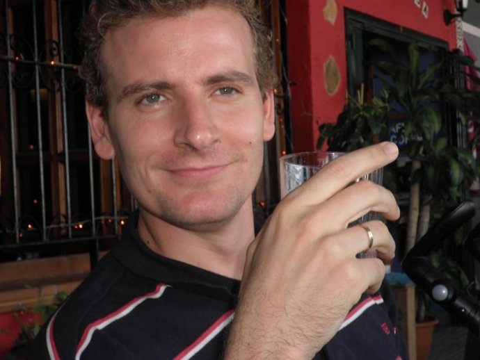 El Escritor Y Actor Murciano Óscar Gallego