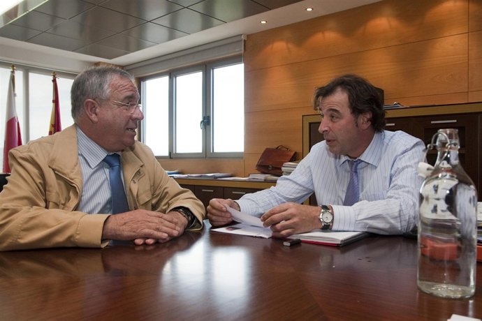 Rodríguez Argüeso Se Reúne Con El Alcalde De Santillana Del Mar