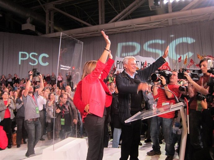 La Candidata Del PSC Carme Chacón Y El Ex Presidente Felipe González